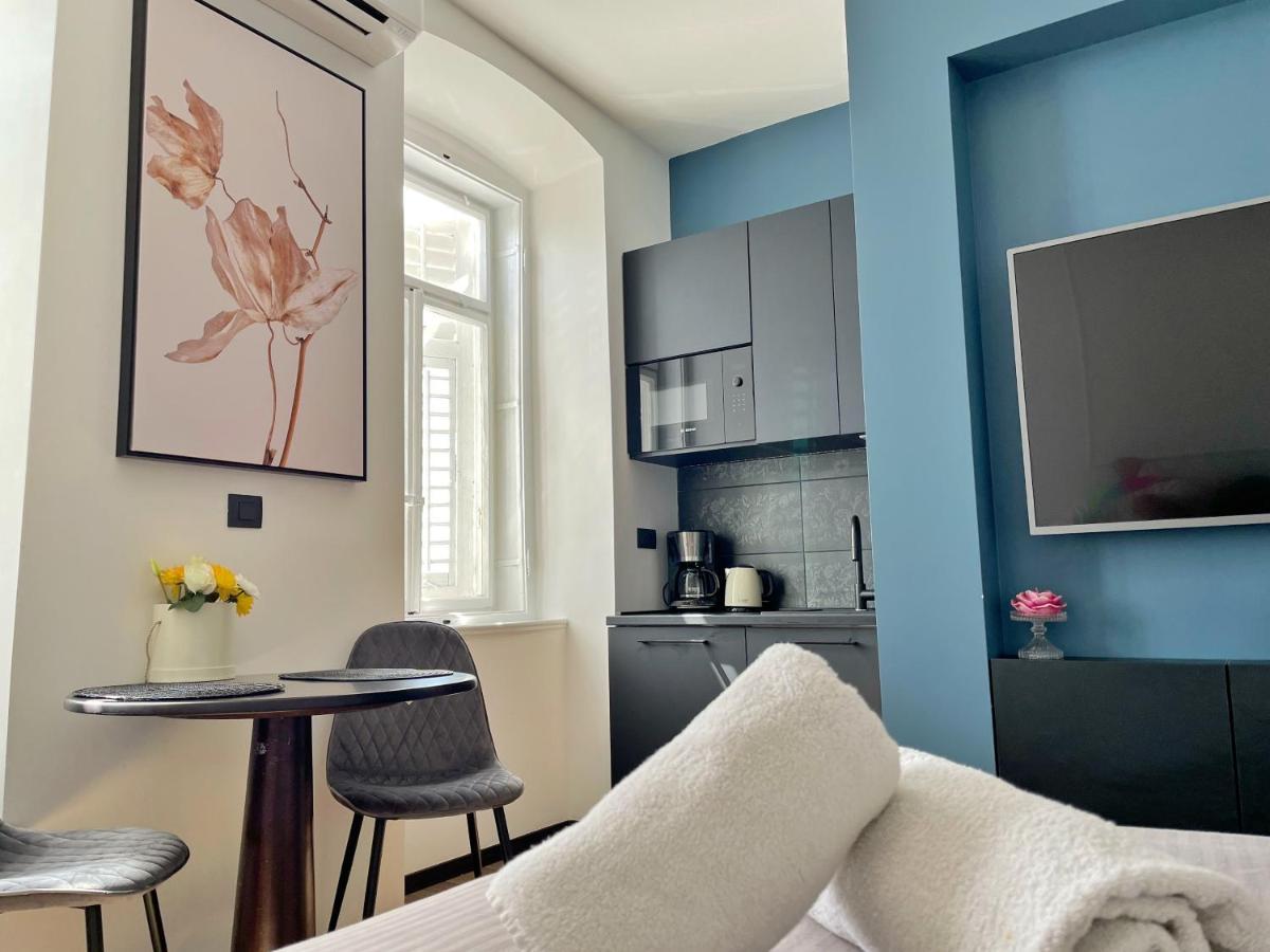 Navis City Apartments Pula Ngoại thất bức ảnh