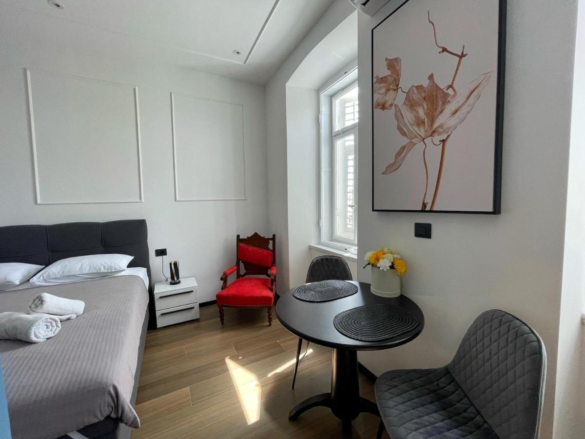 Navis City Apartments Pula Ngoại thất bức ảnh
