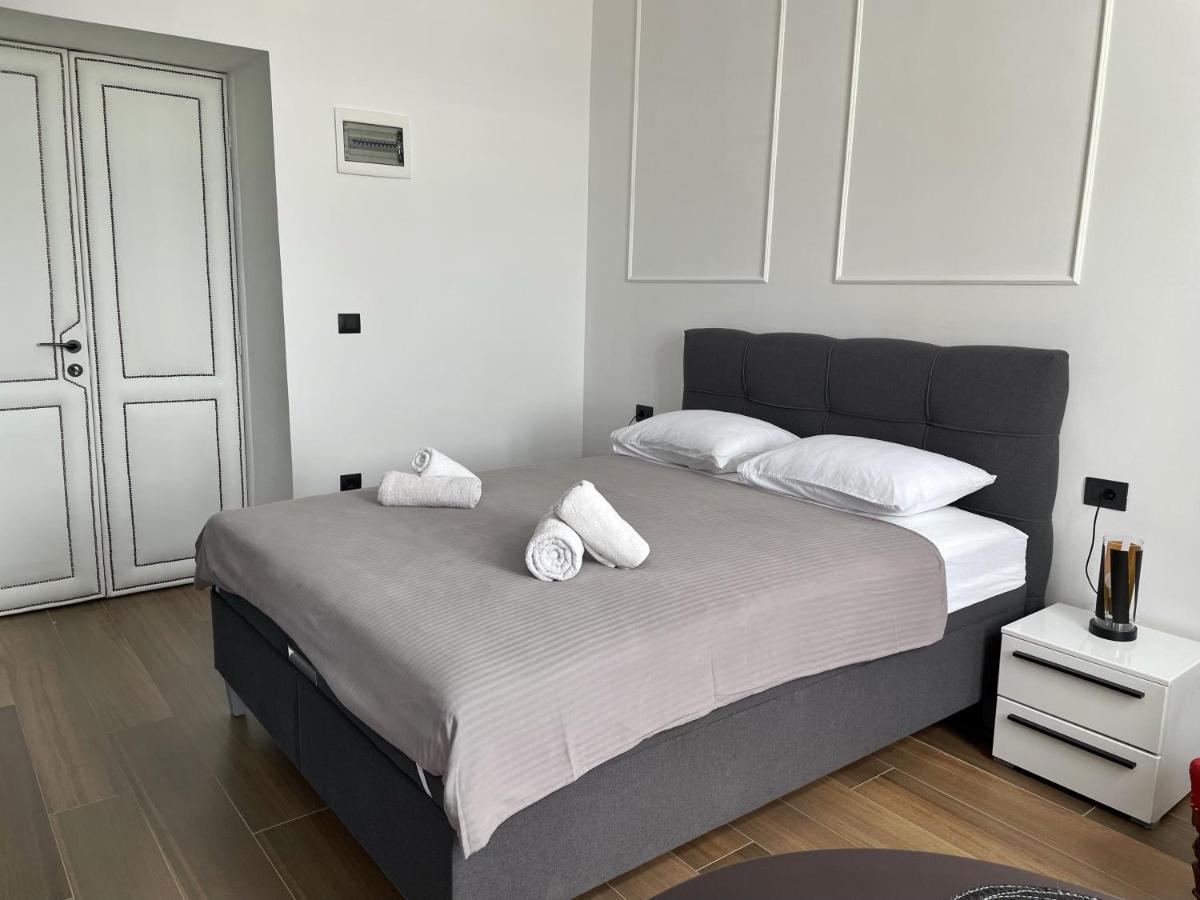 Navis City Apartments Pula Ngoại thất bức ảnh
