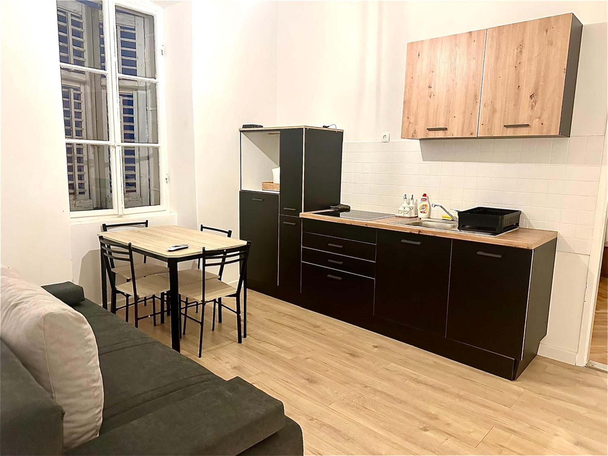 Navis City Apartments Pula Ngoại thất bức ảnh